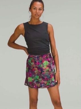 Lululemon Hotty Hot High rise Skirt size 12